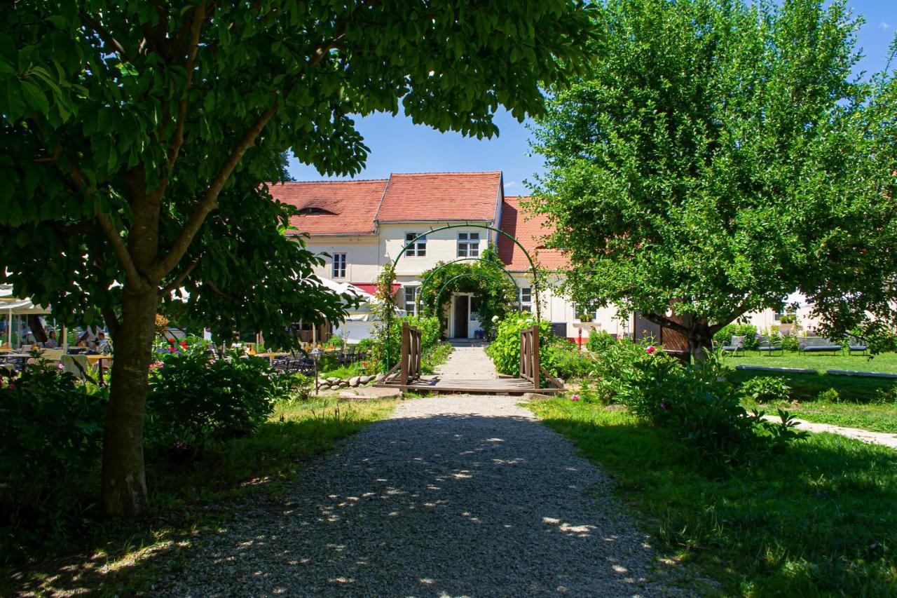 Vila Rozalia Garden Gate Avrig Eksteriør bilde