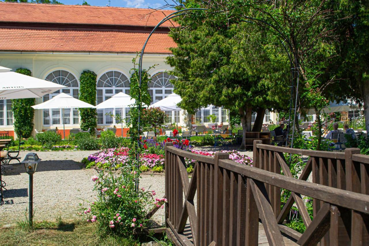 Vila Rozalia Garden Gate Avrig Eksteriør bilde