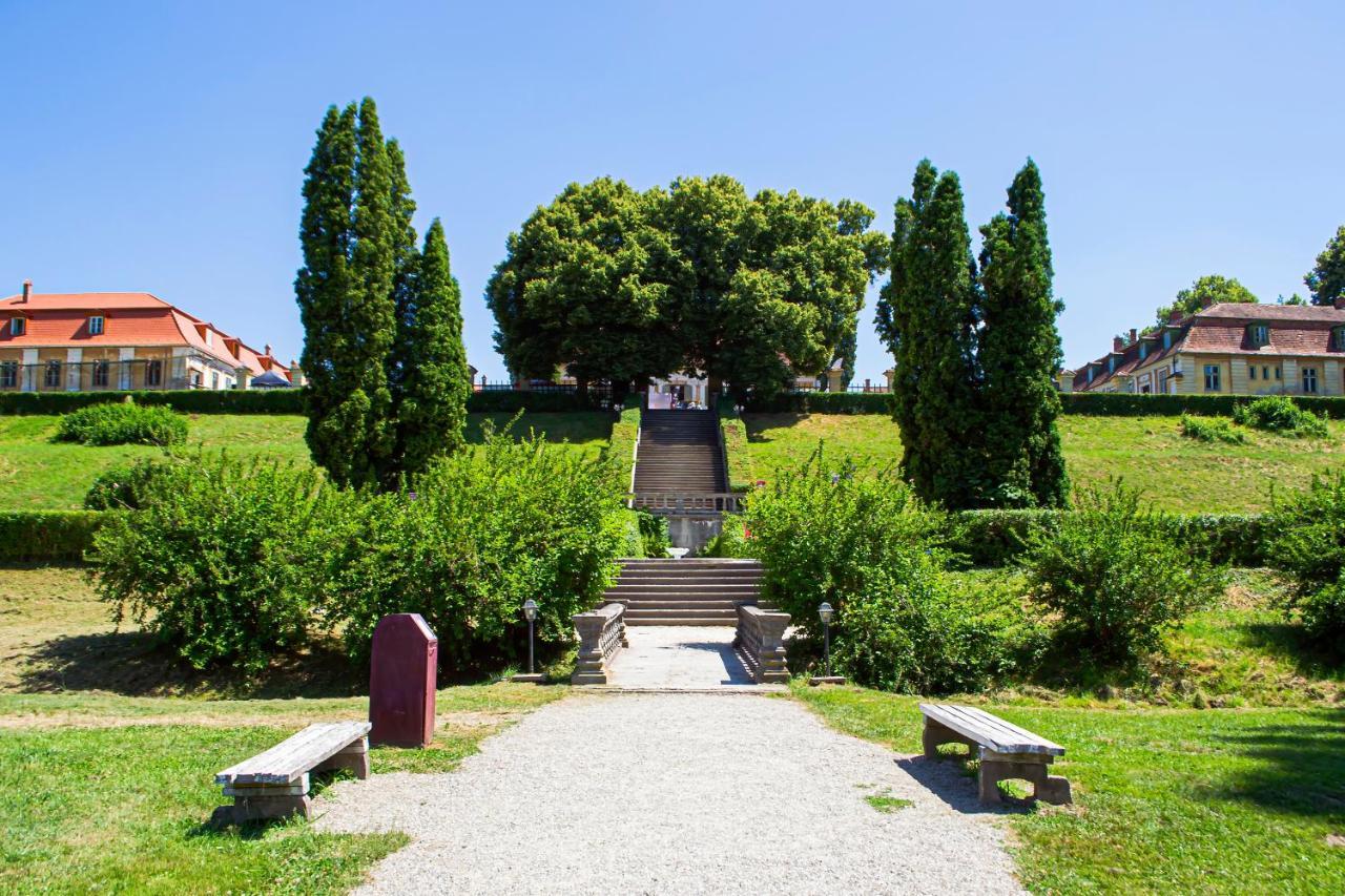 Vila Rozalia Garden Gate Avrig Eksteriør bilde
