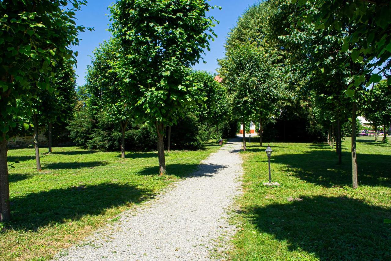 Vila Rozalia Garden Gate Avrig Eksteriør bilde