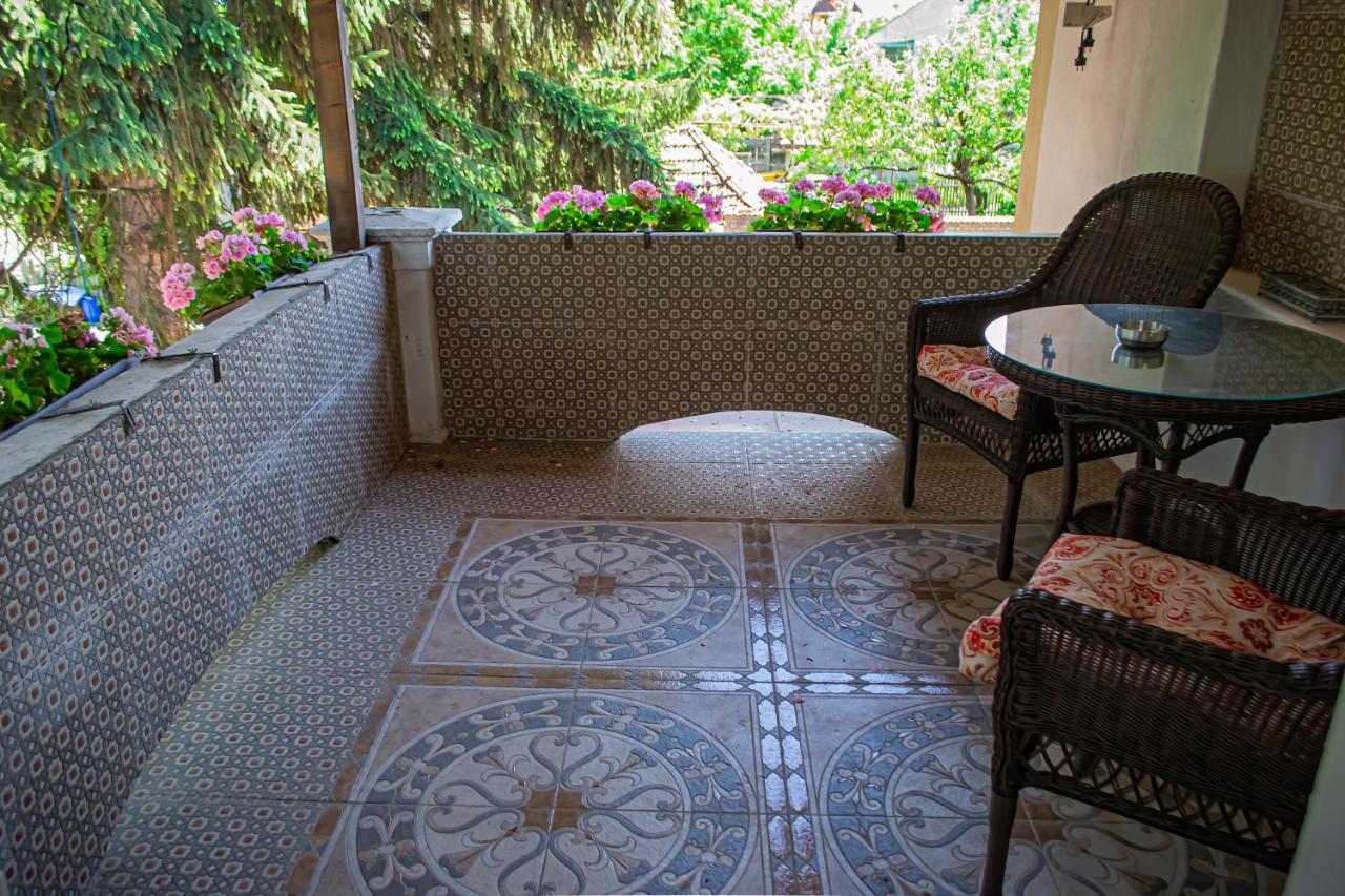 Vila Rozalia Garden Gate Avrig Eksteriør bilde
